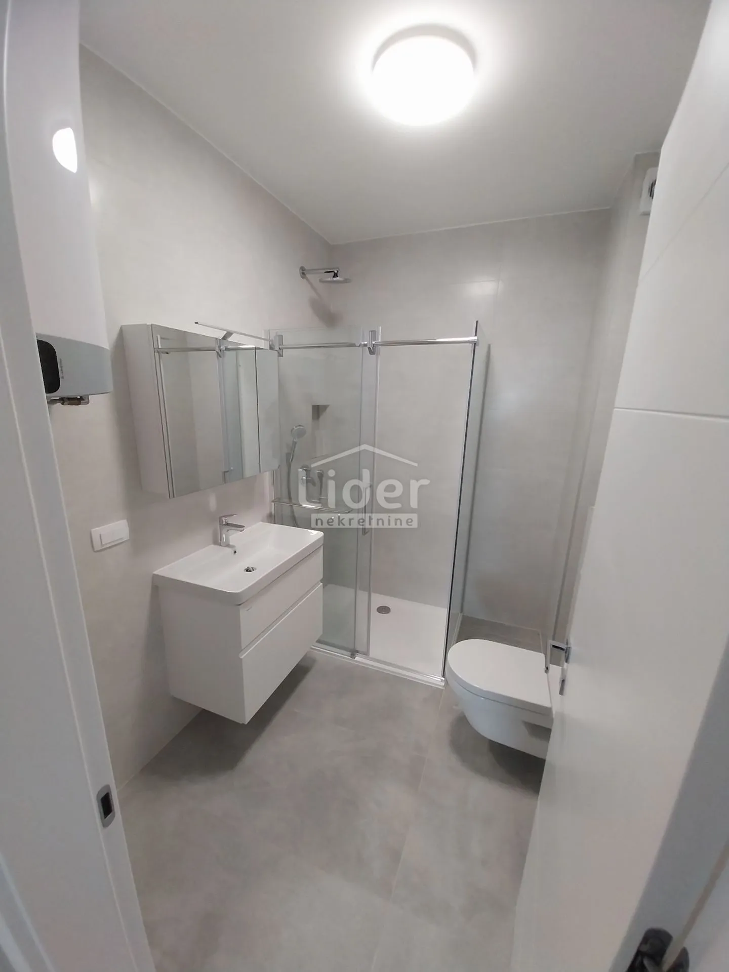 penthouse 127,14 m2, 30m od mora, predivan pogled - slika 13