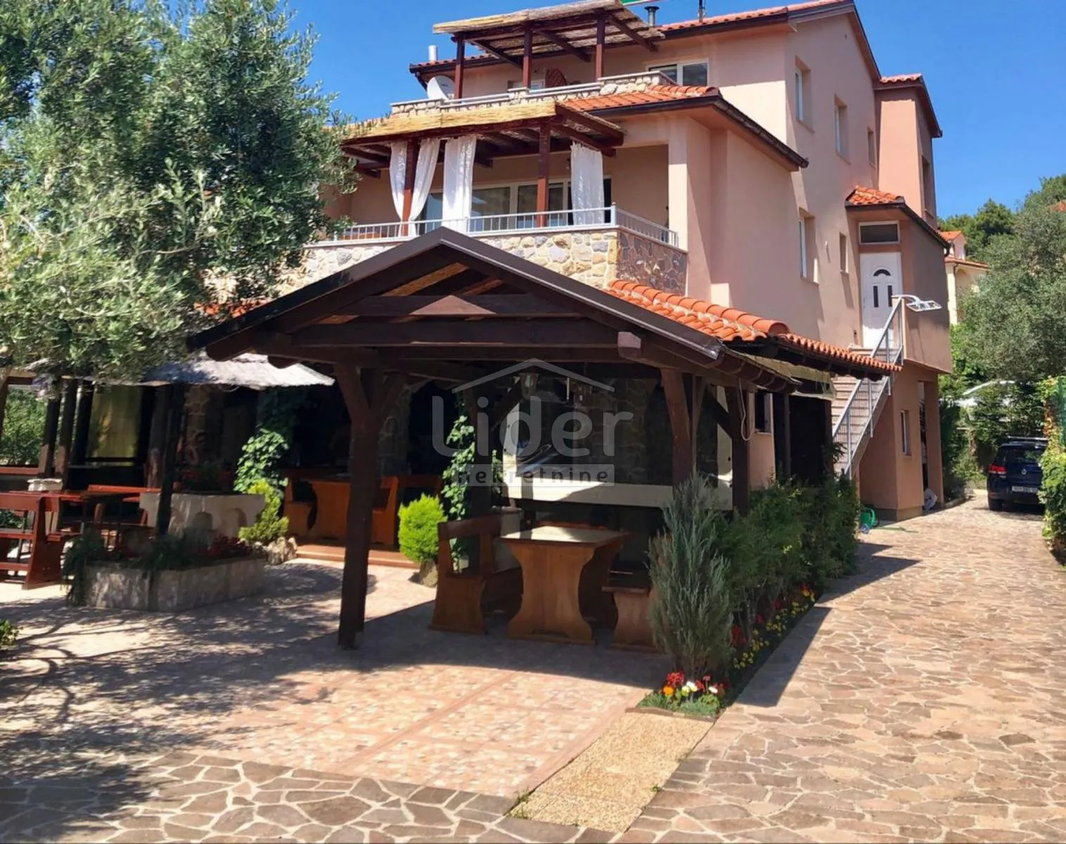 Lopar, San Marino, apartmanska kuća s restoranom
