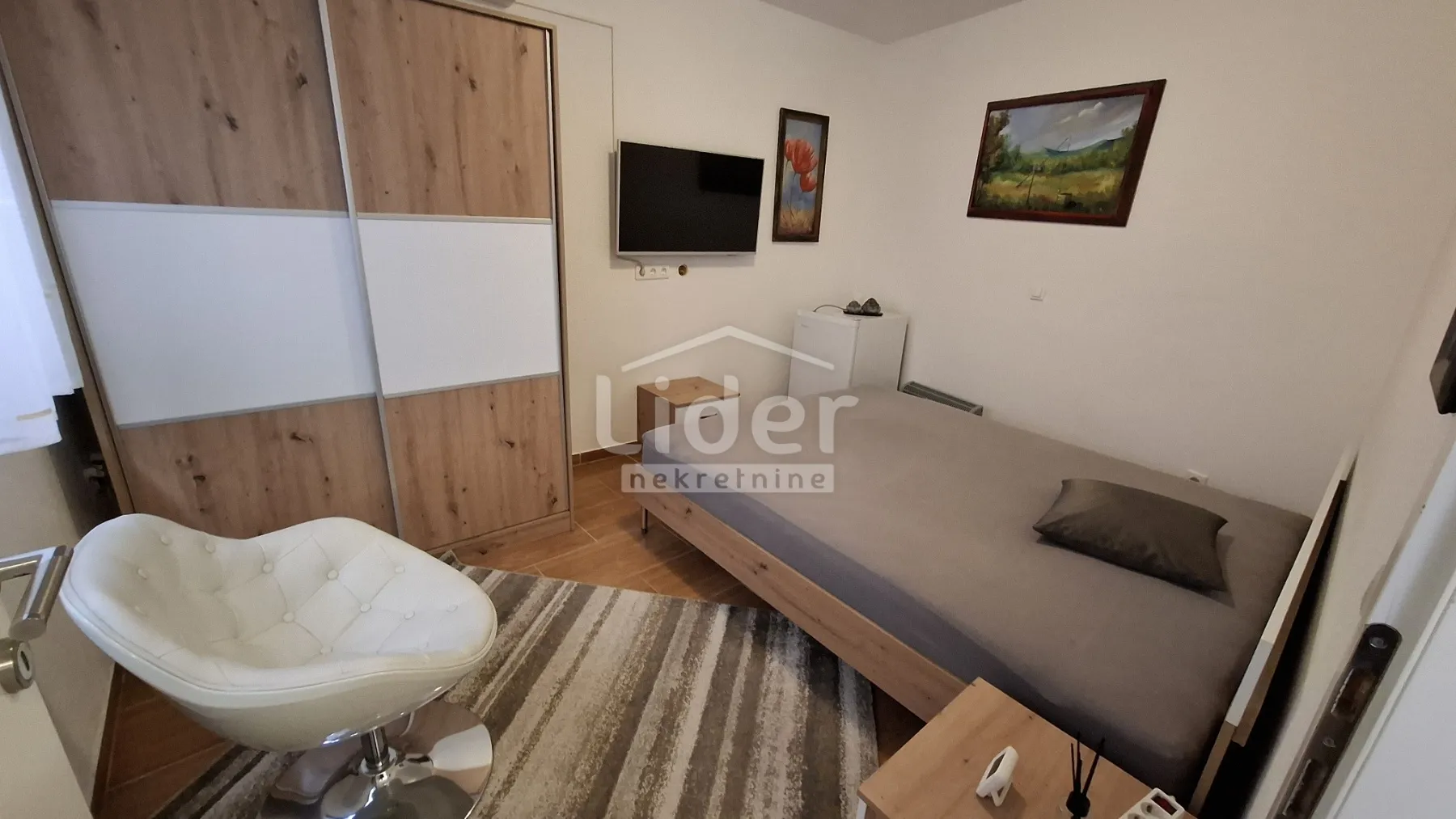 crikvenica-prostran stan s dodatnim apartmanom - slika 21