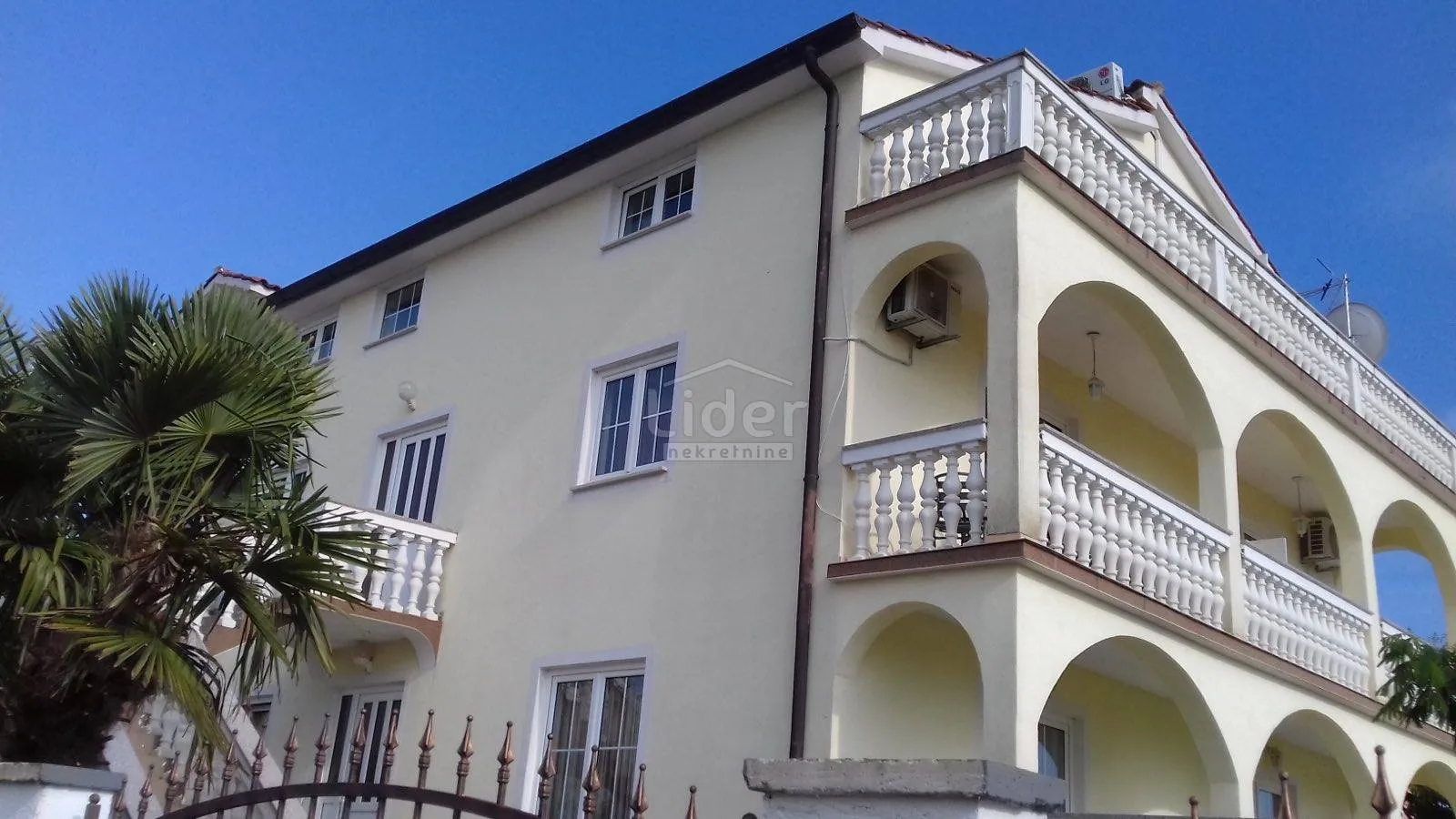 apartmanska kuća na traženoj lokaciji - slika 2