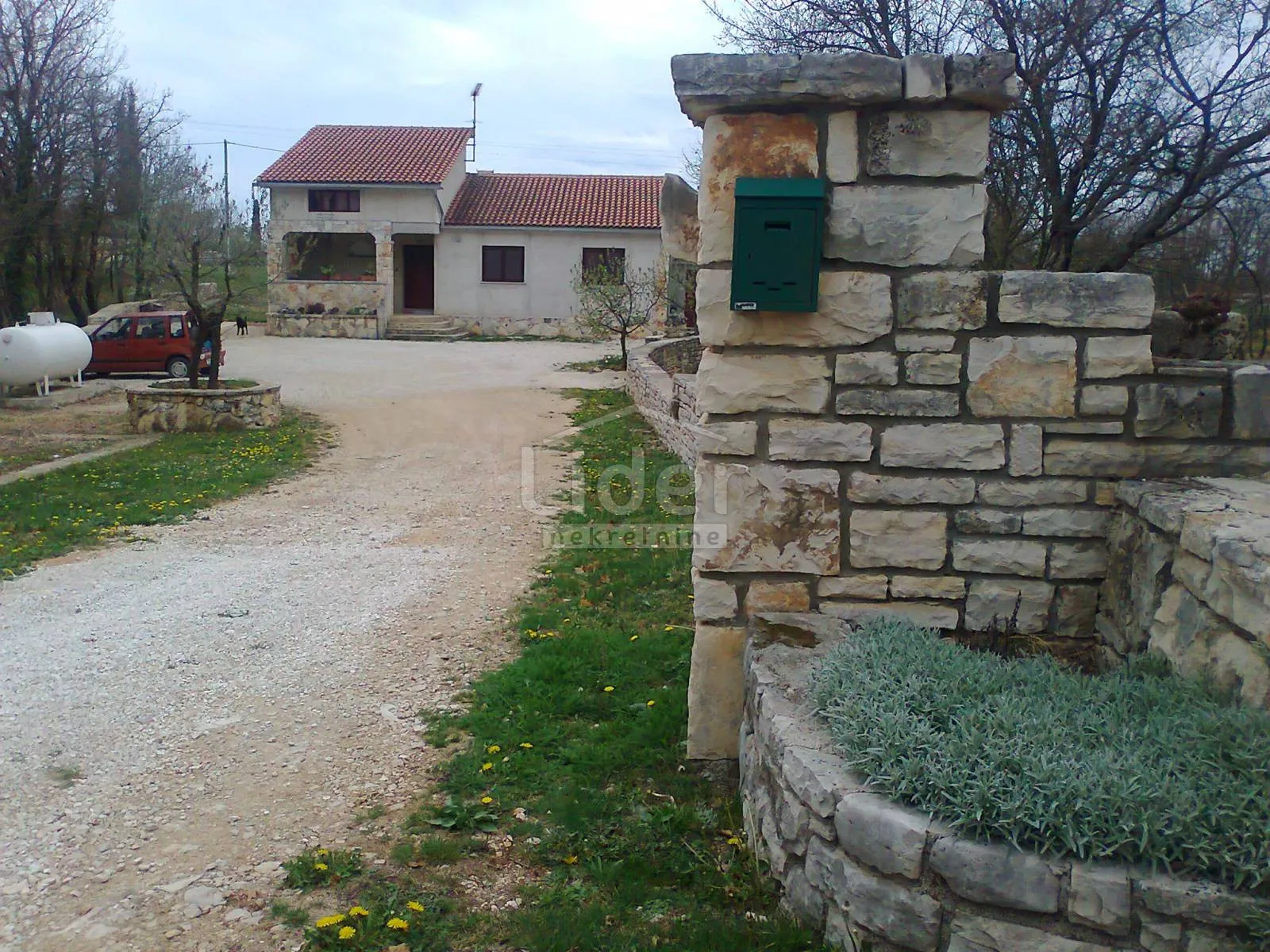 simpatična prizemnica u okolici rovinja - slika 4