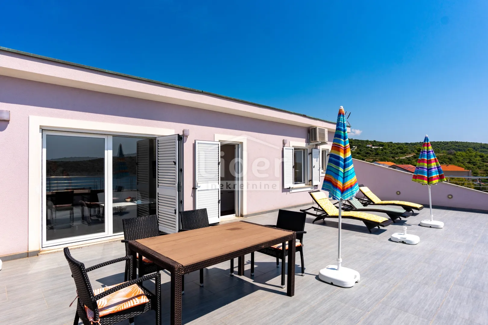 rab, barbat, apartman 150 m2 s prekrasnim pogledom - slika 8