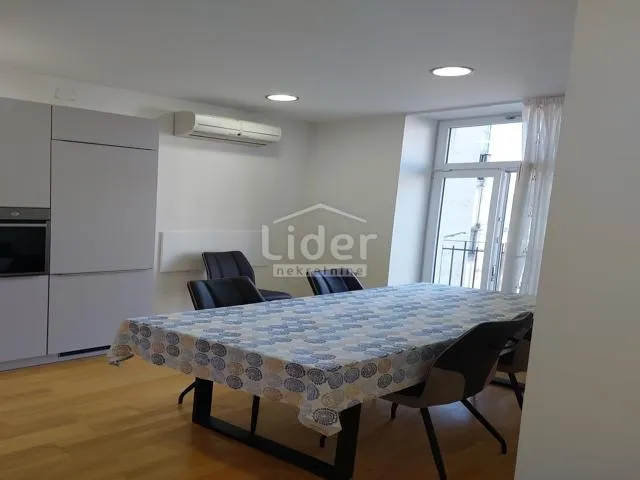 belveder-150m2,2s+db,3 balkona s pogledom na grad i more - slika 11