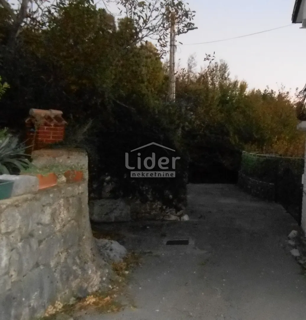 grižane dvije kamene kuće i kućica u mirnom okruženju - slika 36