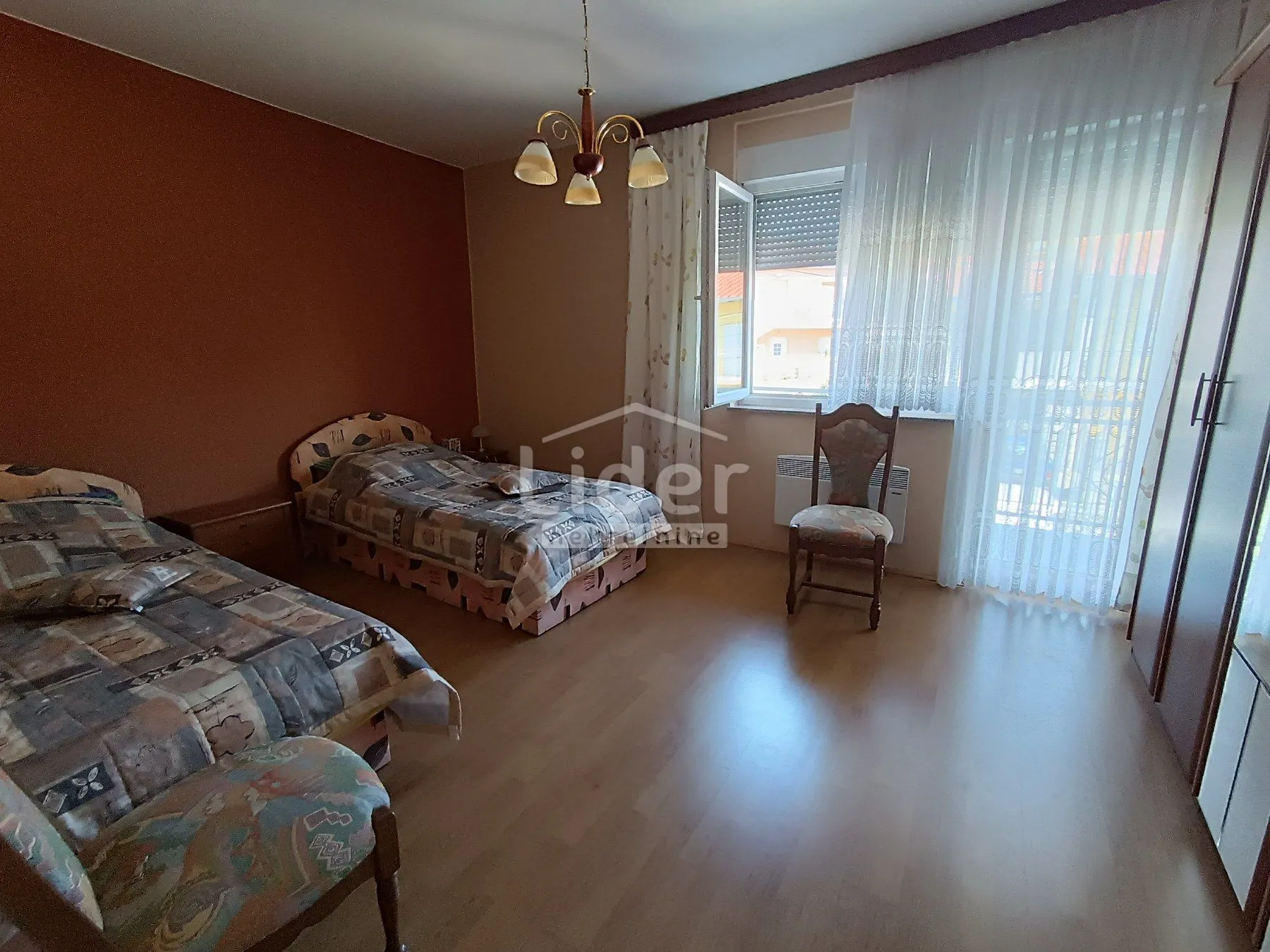 zamet kuća sa 4 stana, 1 zona, 385.000 € - slika 3