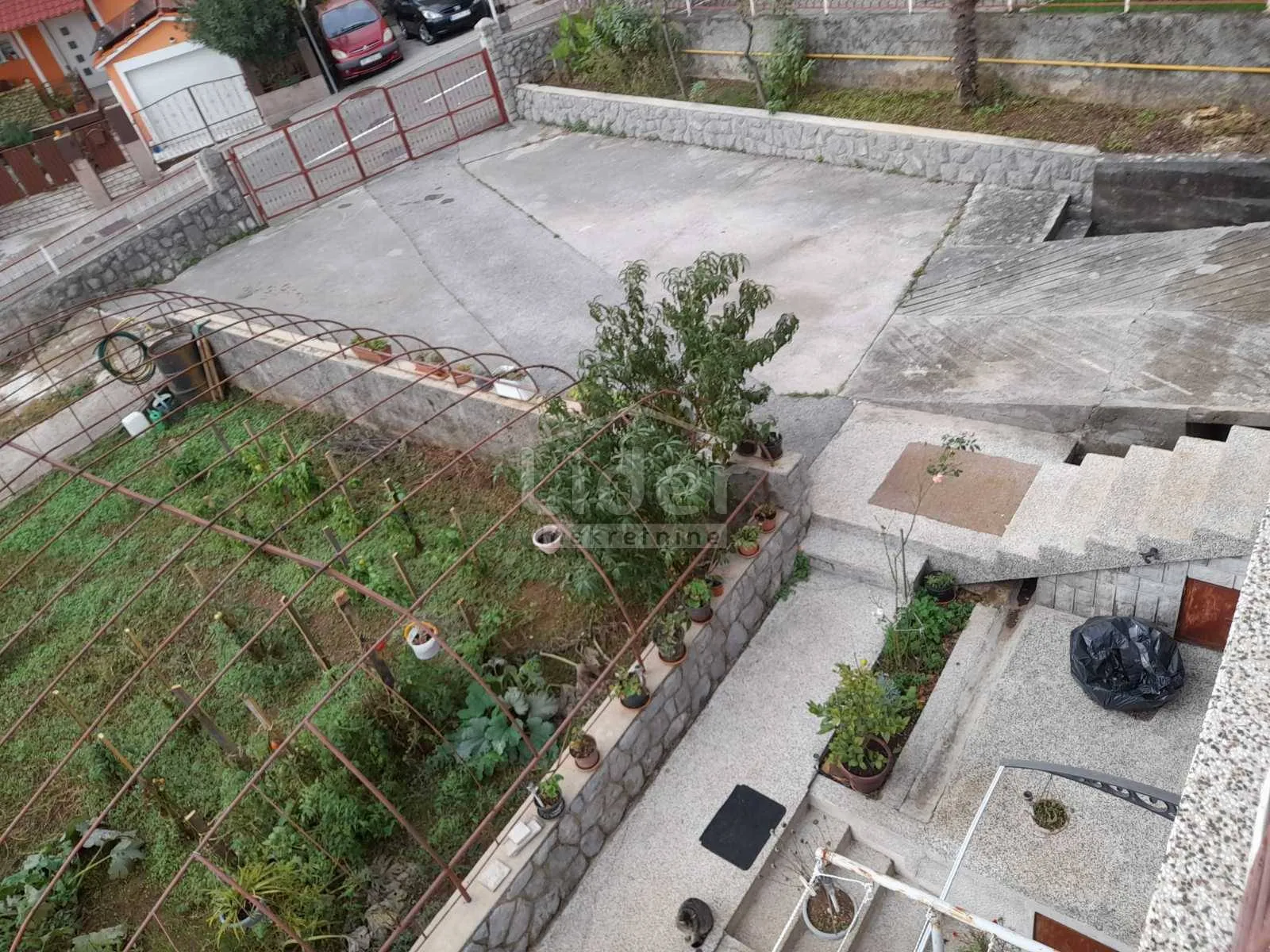 kuća sa velikom okućnicom 1.800m2 - slika 5