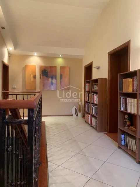 matulji, samostojeća kuća 230m2, top lokacija, okućnica - slika 11