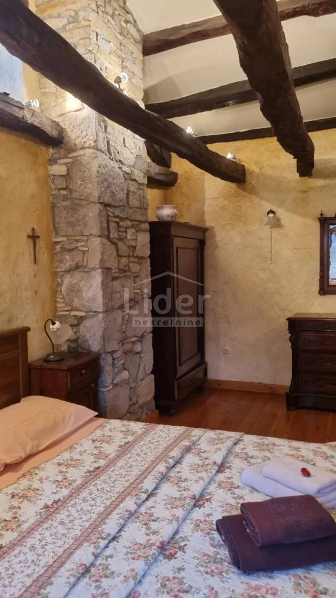 kuća istra, roč, 3.800m2 okućnice - slika 13