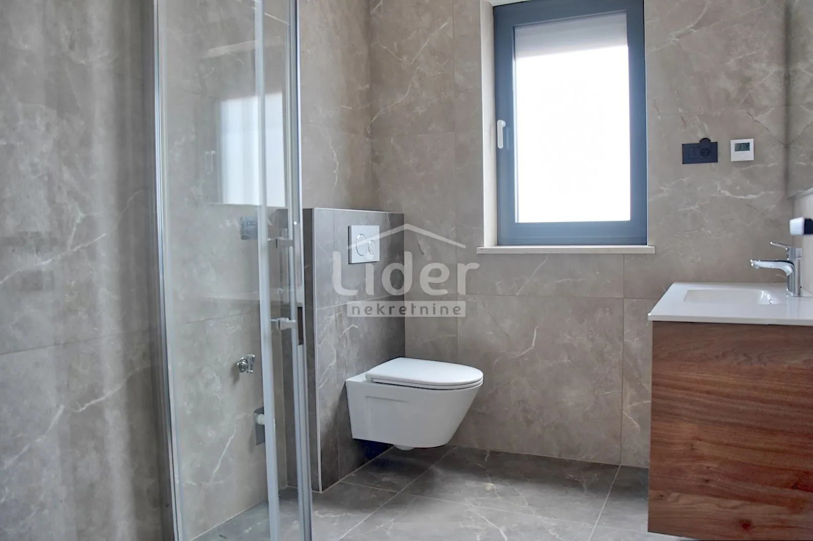penthouse sa prekrasnim pogledom na top lokaciji! - slika 21