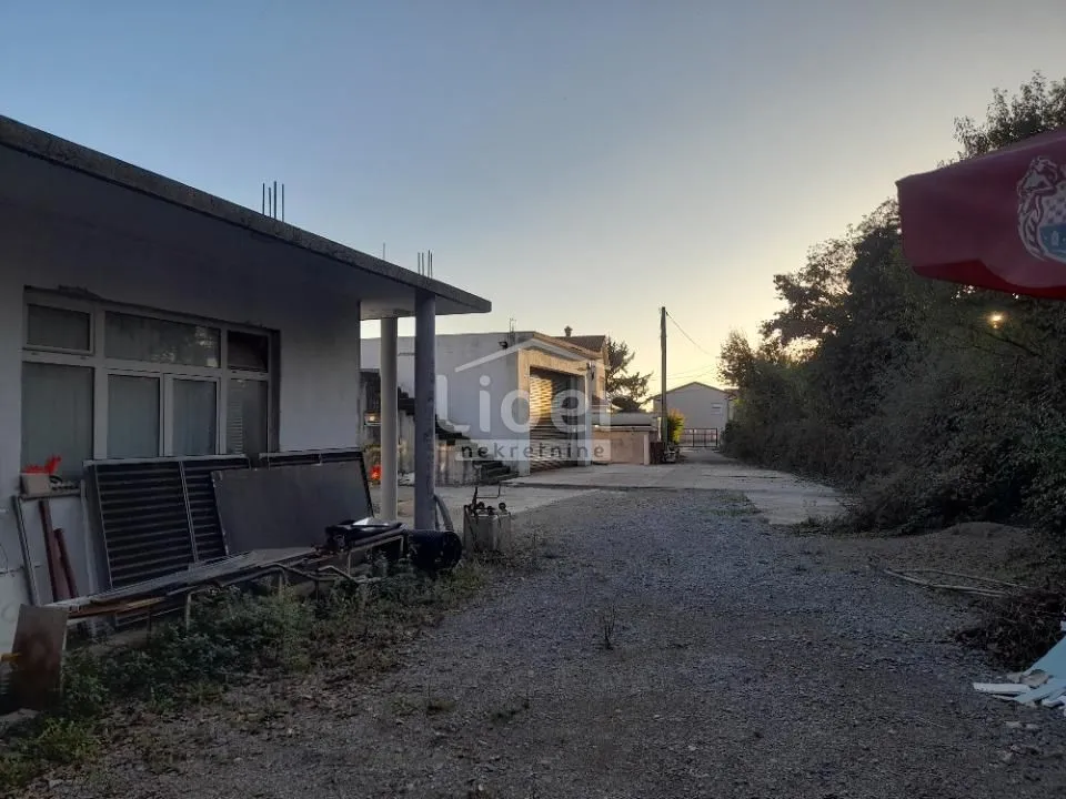 poslovni prostor, uredi, radiona, dvorište - slika 11