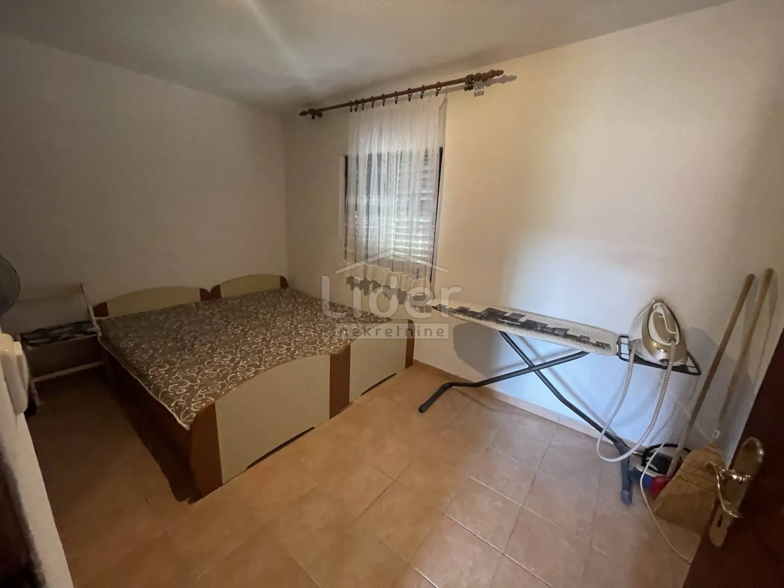 donji karin, kuću sa 5 apartmana prodajemo - slika 21
