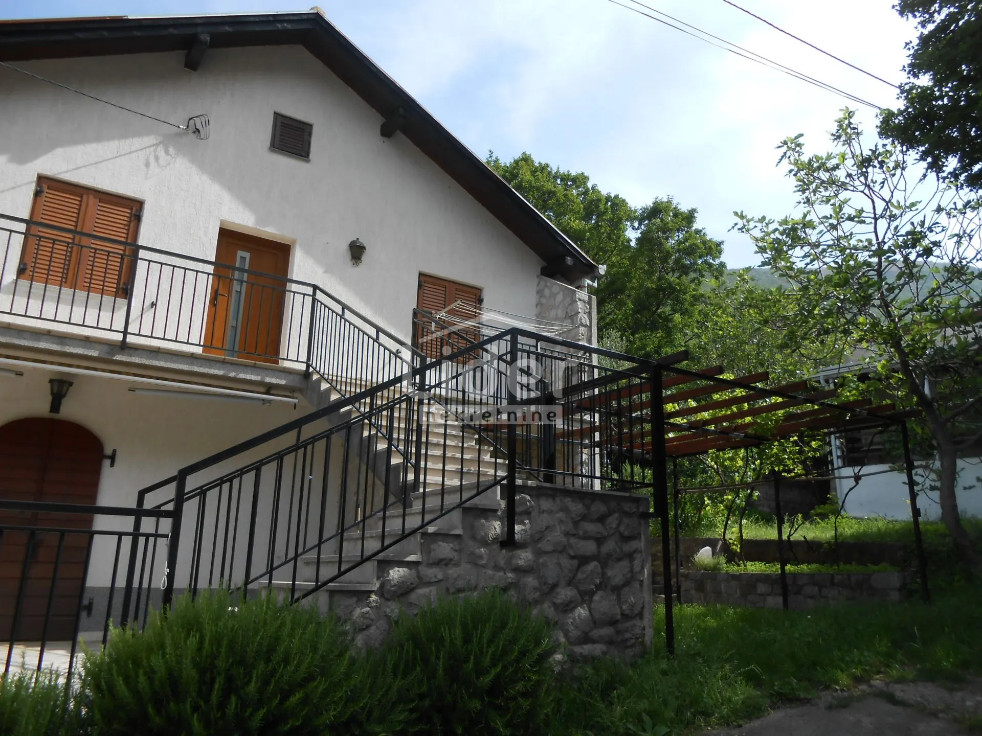 bunica kuća s okućnicom i pogledom na more - slika 2