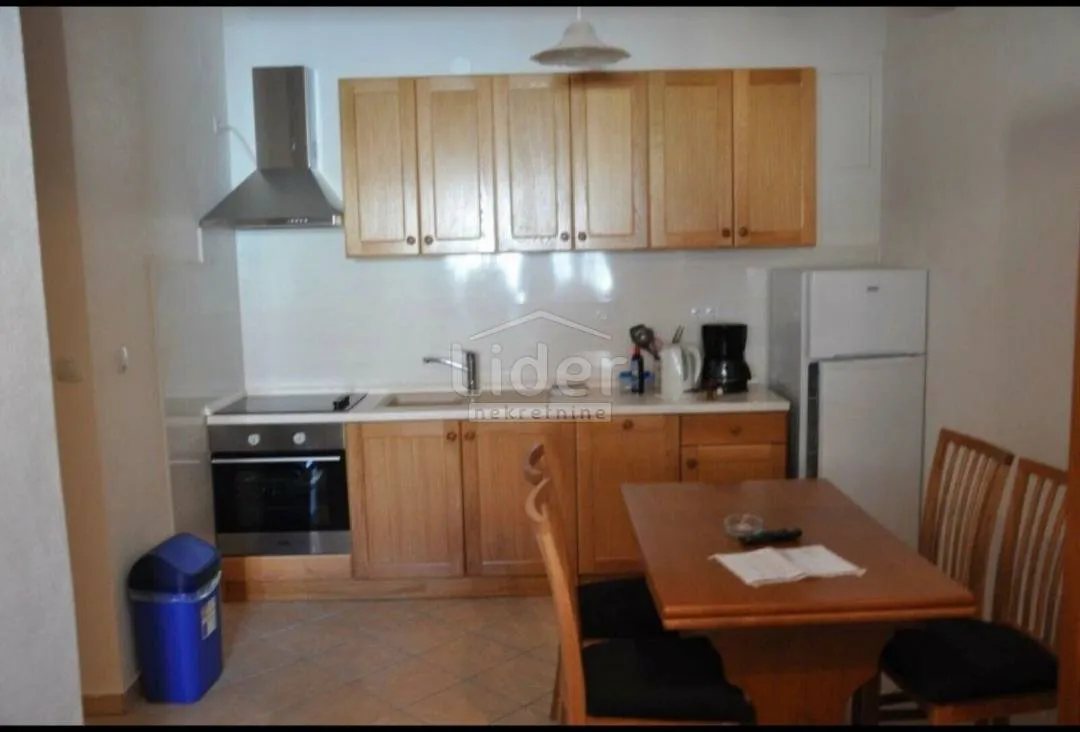 apartmanska kuća na samoj plaži u loparu - slika 6