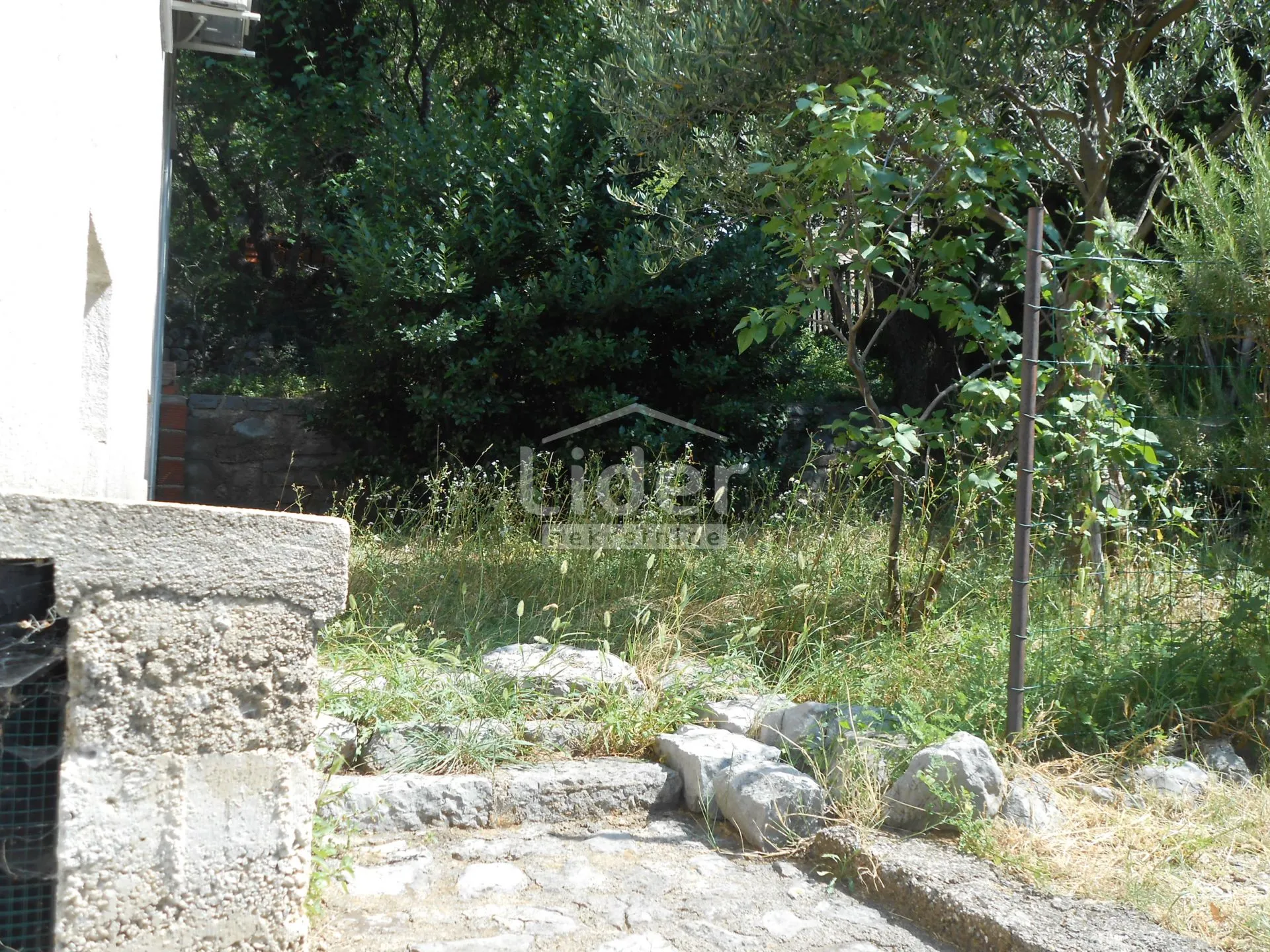 bunica kuća s okućnicom i pogledom na more - slika 21