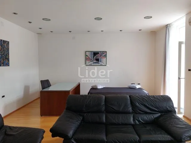 belveder-150m2,2s+db,3 balkona s pogledom na grad i more - slika 6