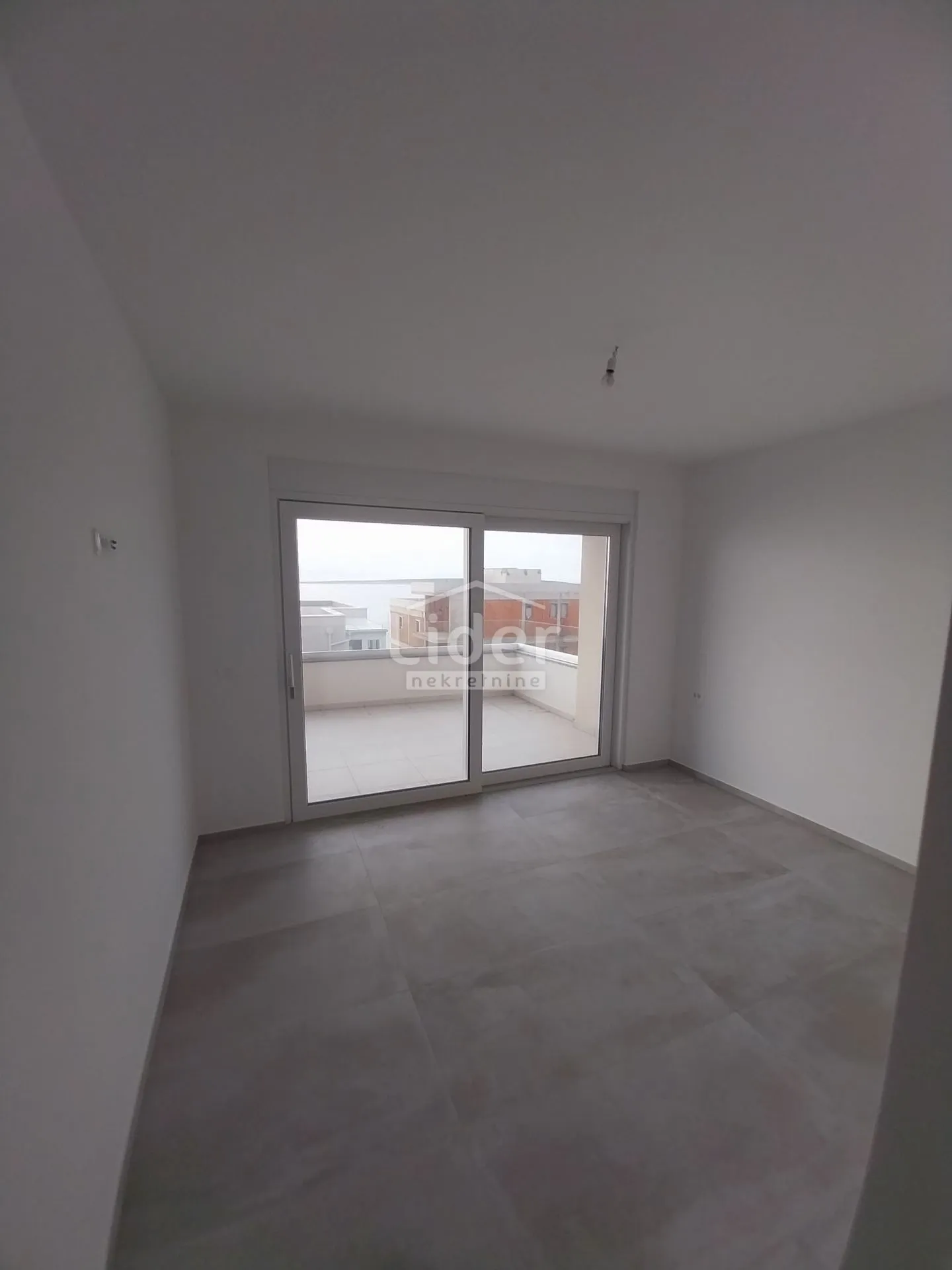 penthouse 127,14 m2, 30m od mora, predivan pogled - slika 8