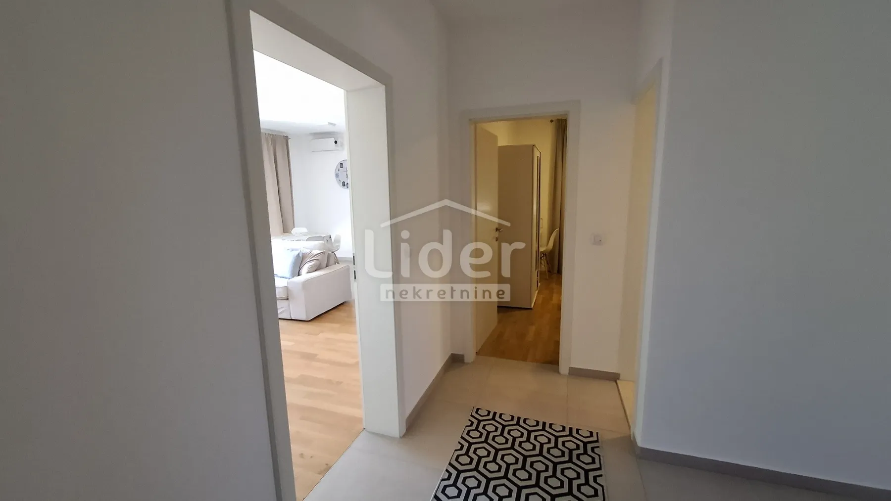 matulji-kuća sa tri apartmana - slika 12