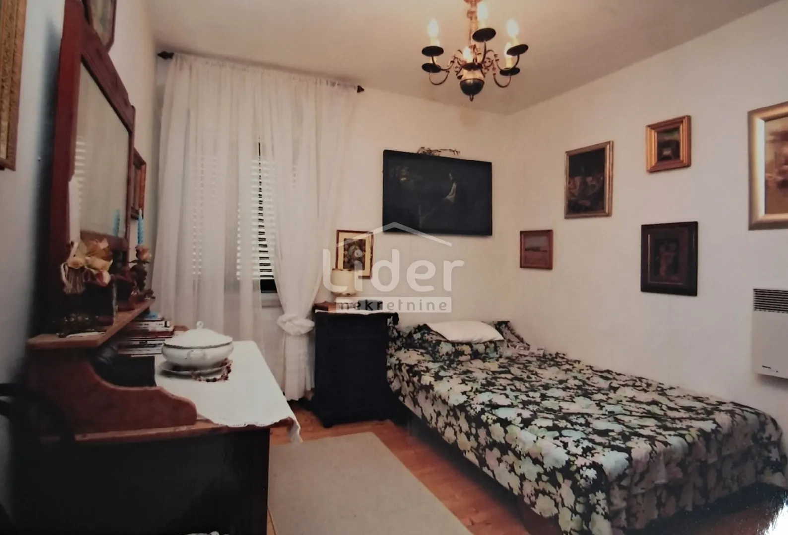 pag, kuća u samom centru, 176m2, krovna terasa - slika 7