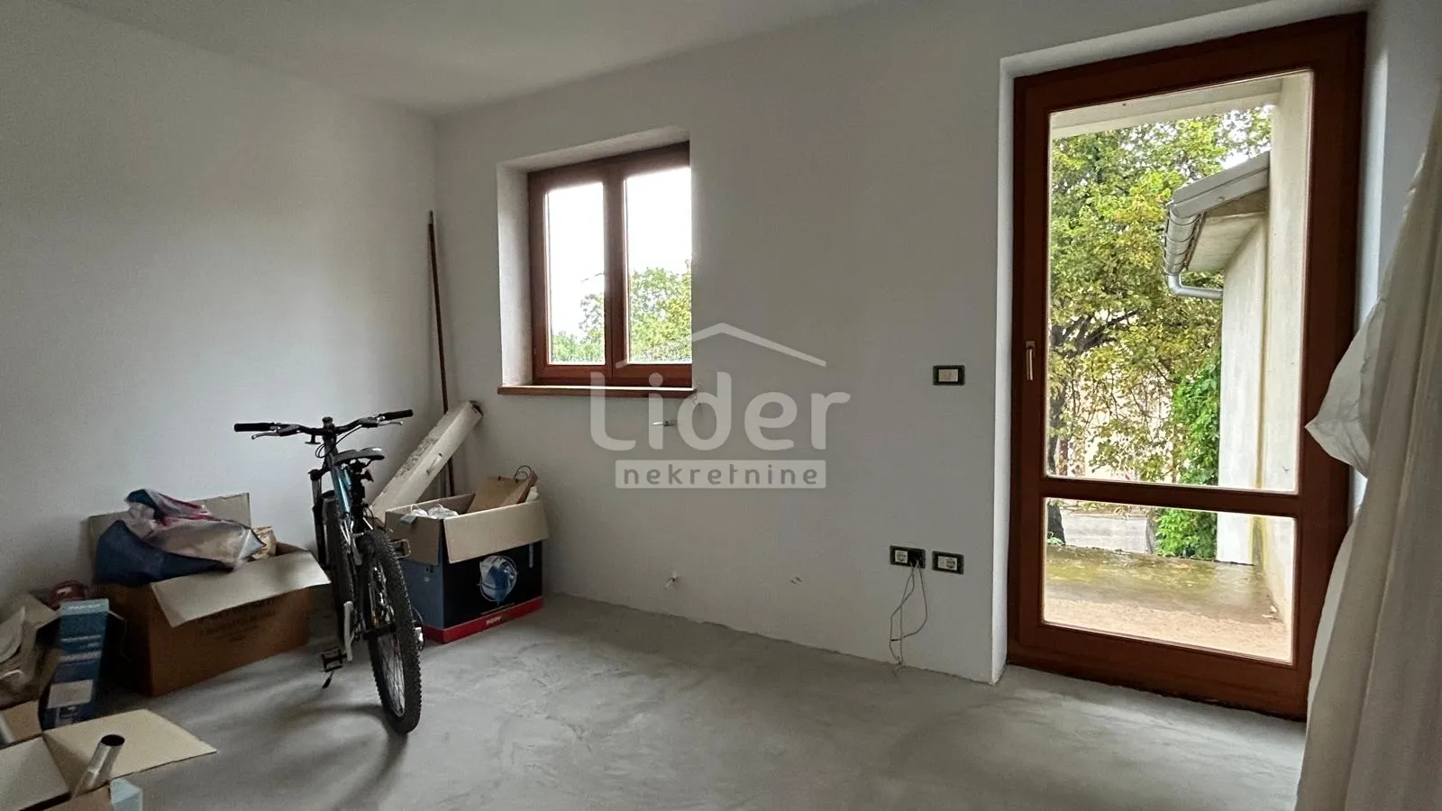 pomer, medulin, novija kuća 250m2 na samo 150m od mora - slika 11