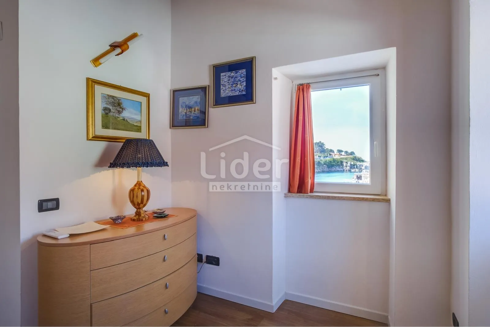 stan s pogledom na more i luku – veli lošinj - slika 7
