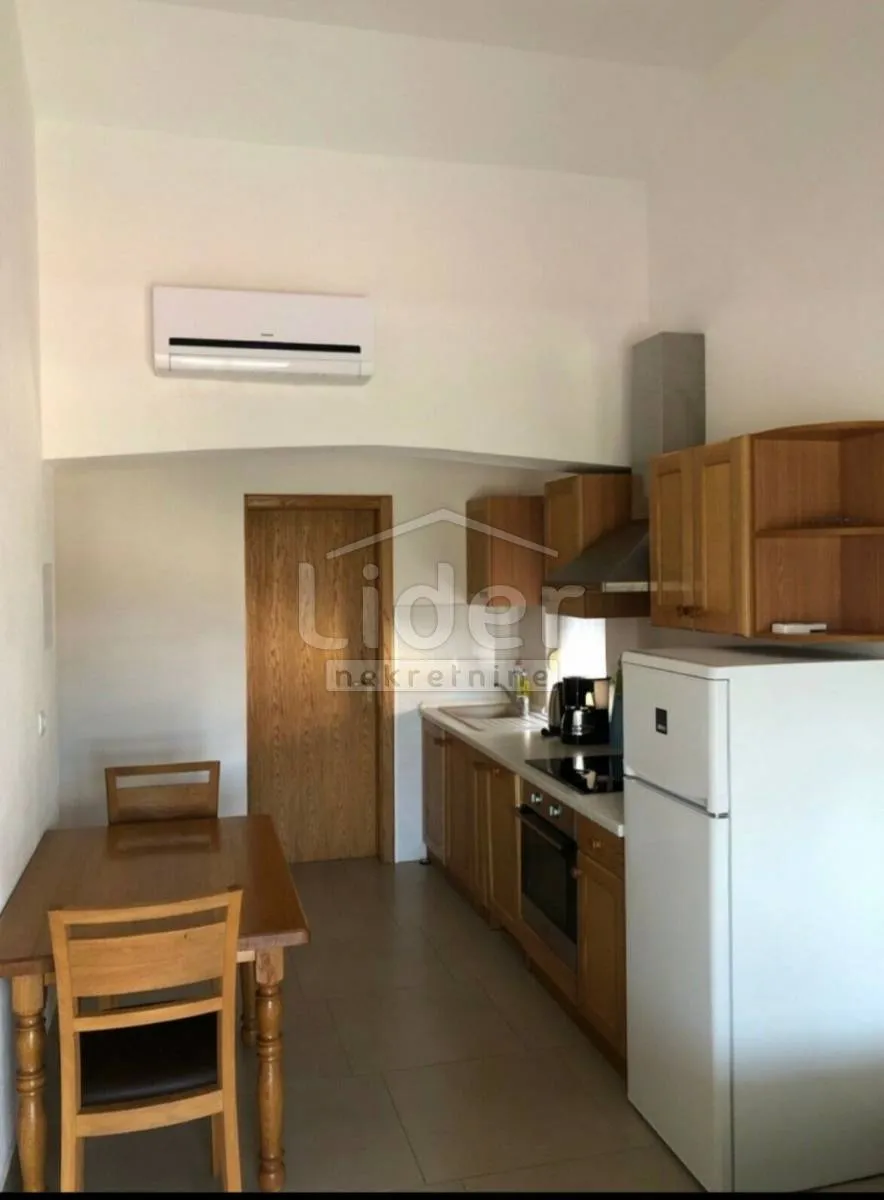 apartmanska kuća na samoj plaži u loparu - slika 15