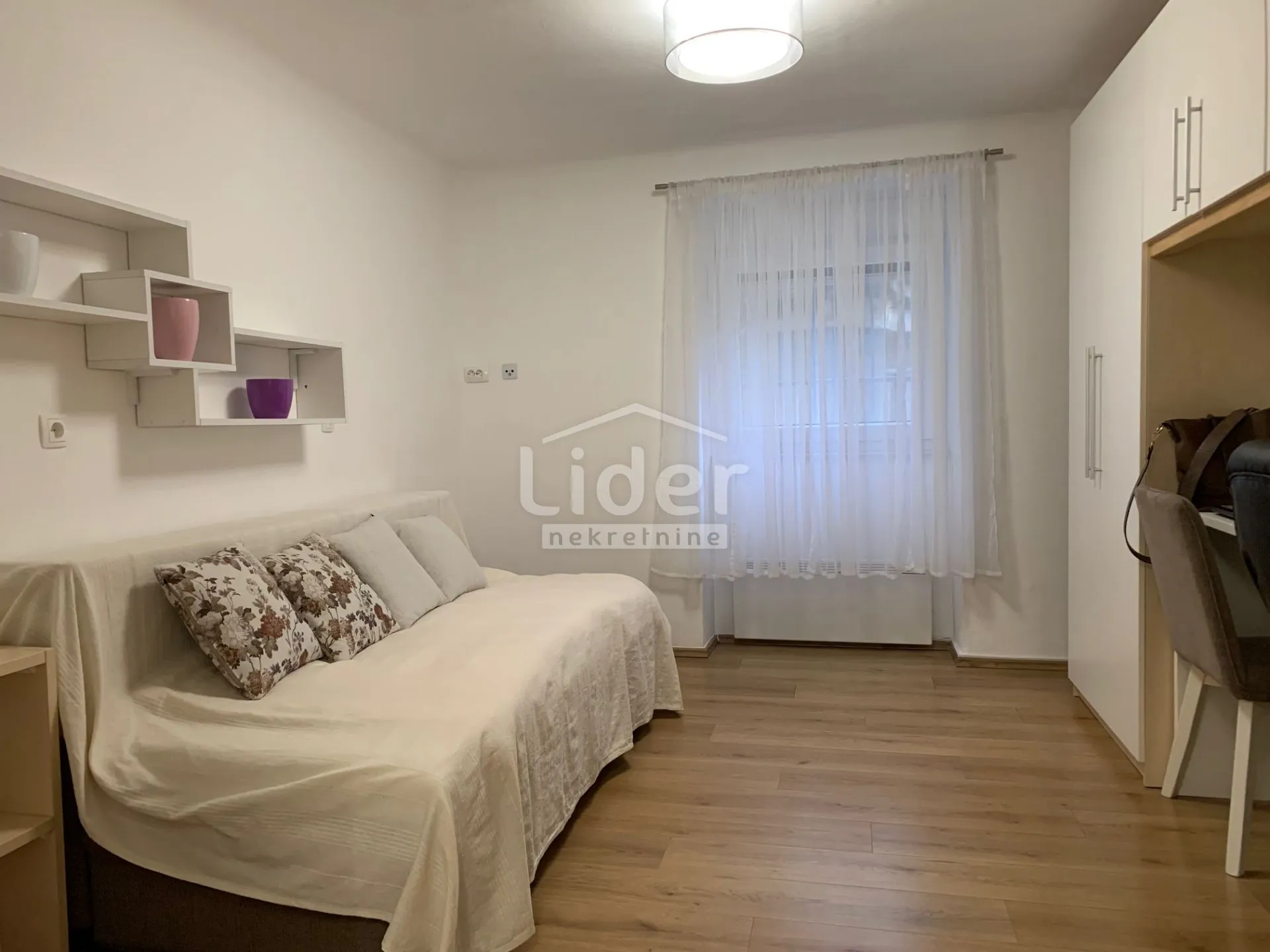 bulevard 3s+db, terasa, vrt, novoadaptiran, namješten! - slika 12