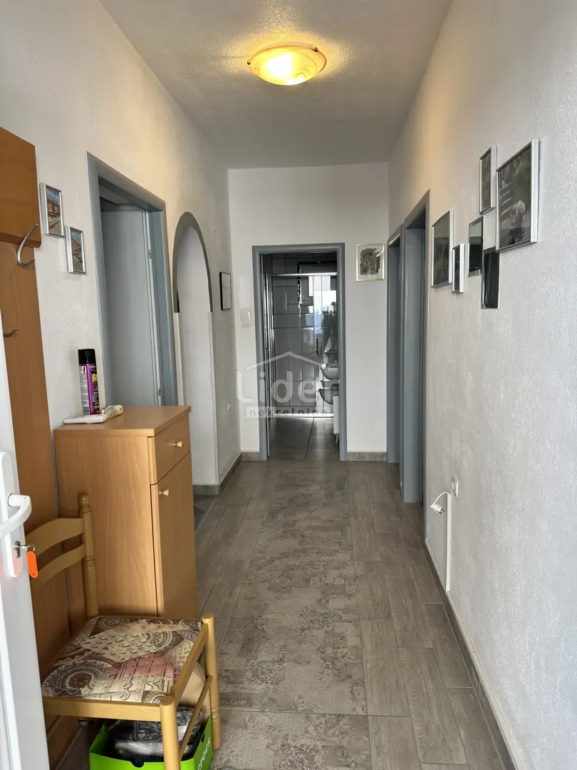 donji karin, kuća sa 3 stana i pogledom na more - slika 24
