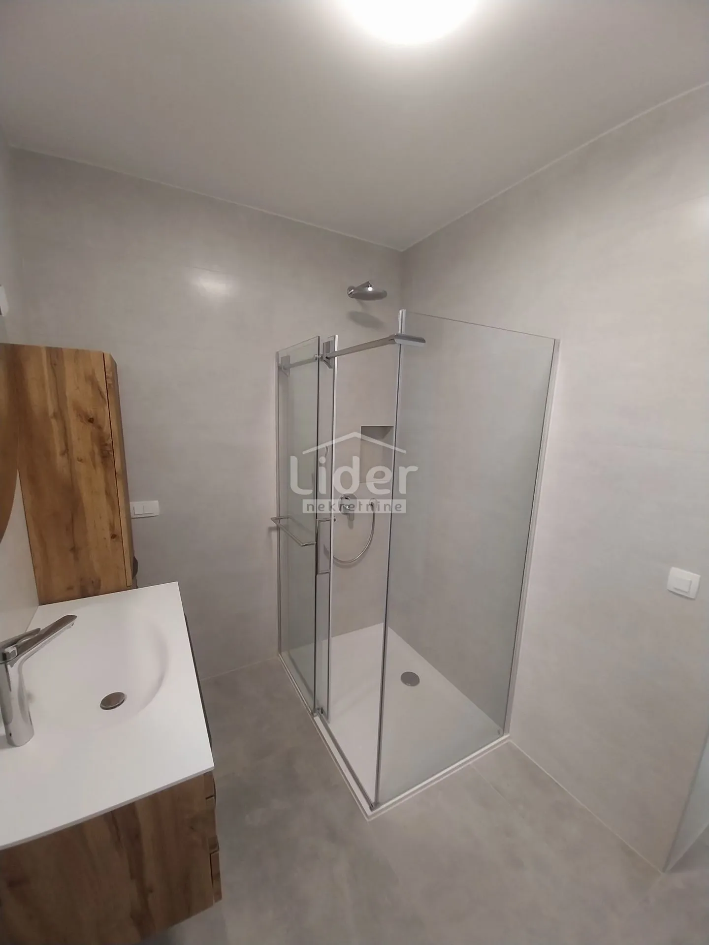 penthouse 127,14 m2, 30m od mora, predivan pogled - slika 15