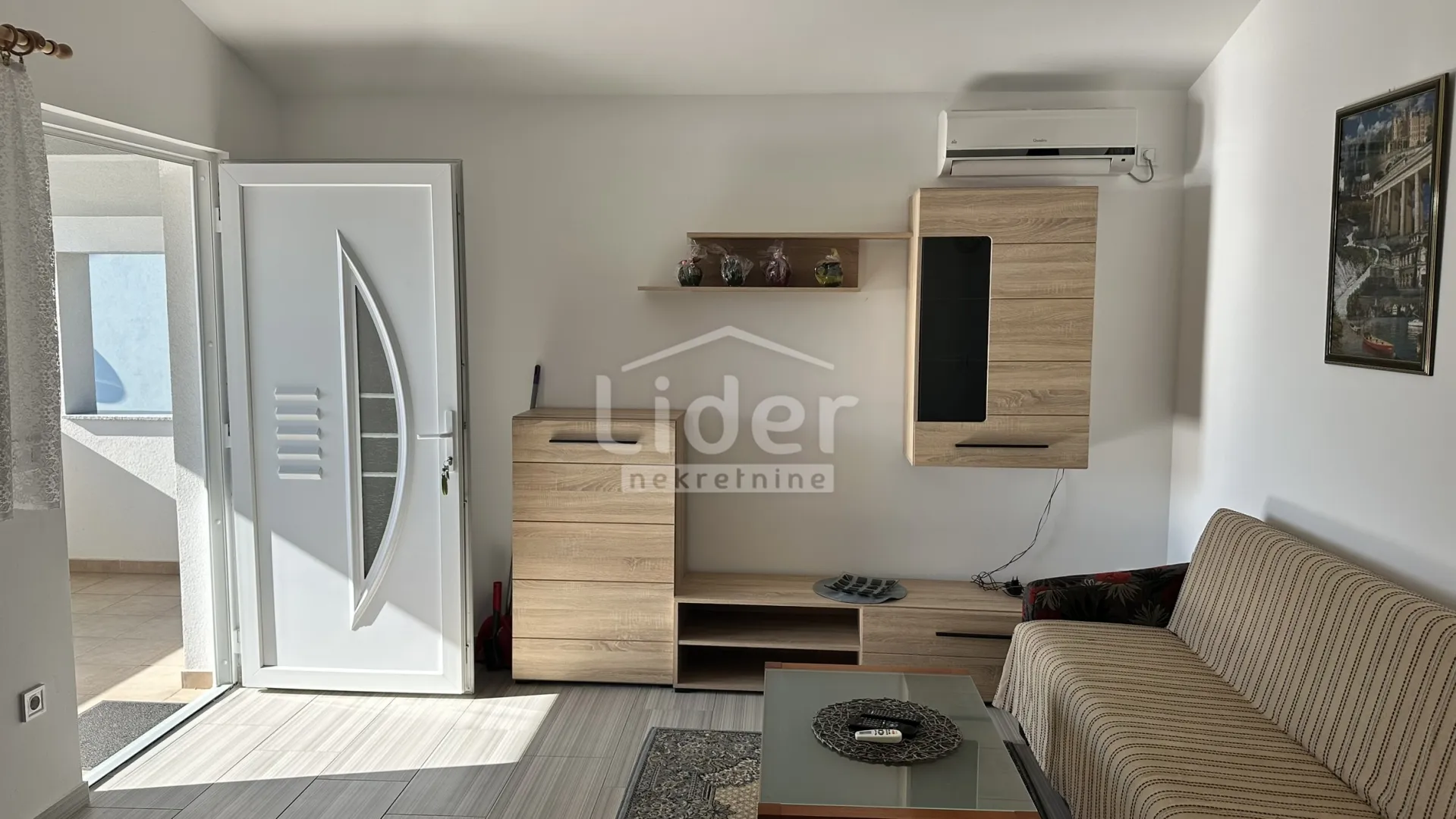 kuća sa 2 stana samo 80m od mora prodaja - slika 9