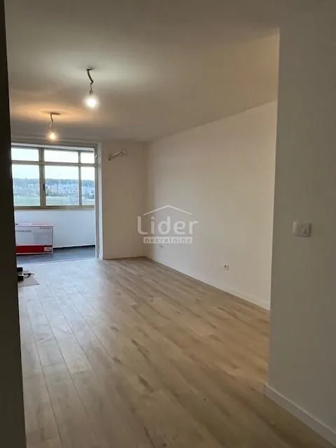 NOVIGRAD stan 500 m od mora