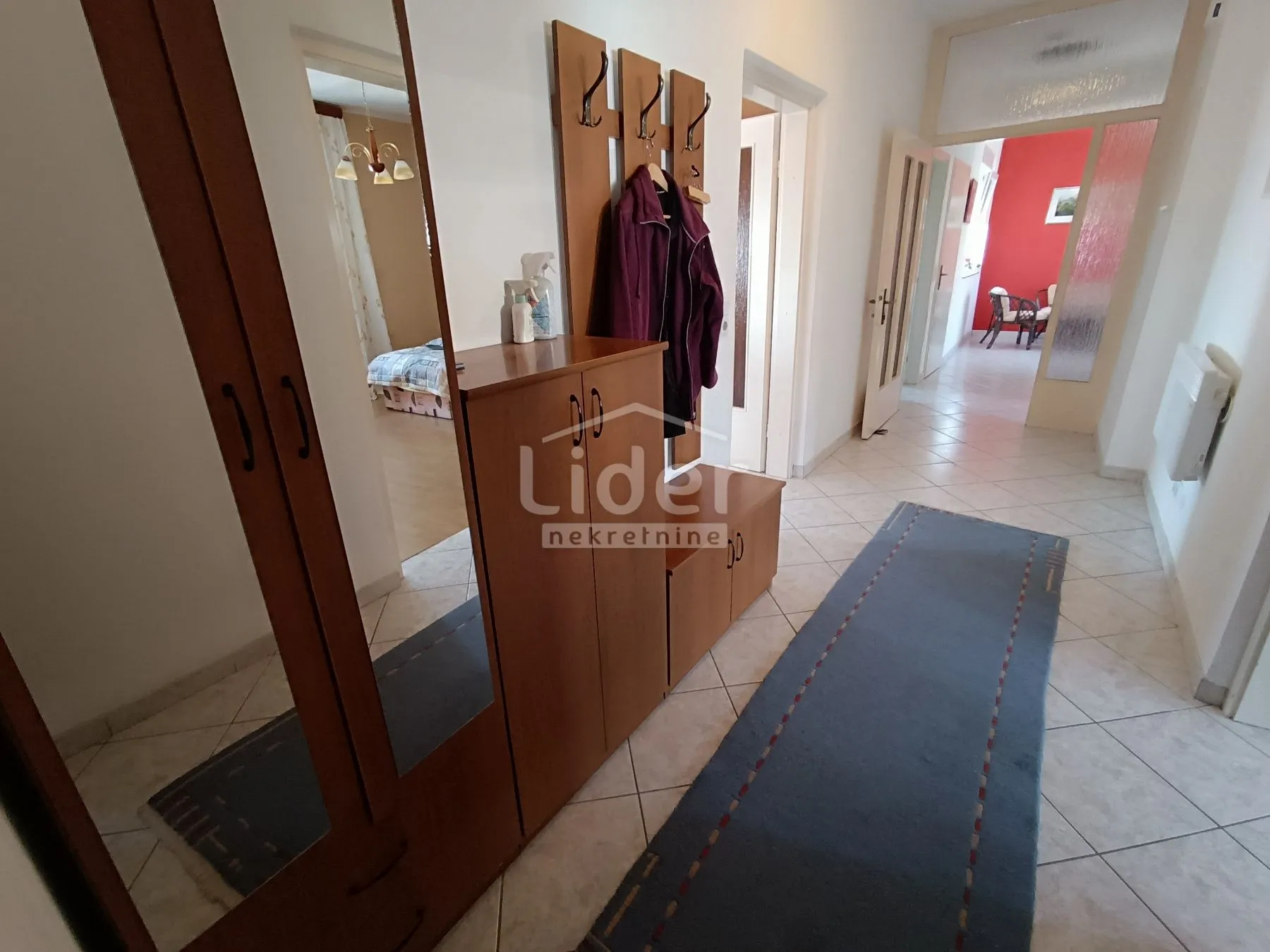zamet kuća sa 4 stana, 1 zona, 385.000 € - slika 16