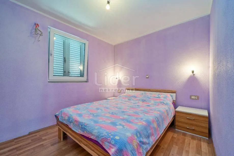 malinska kuća s 2 stana i okućnicom od 330m2 - slika 8