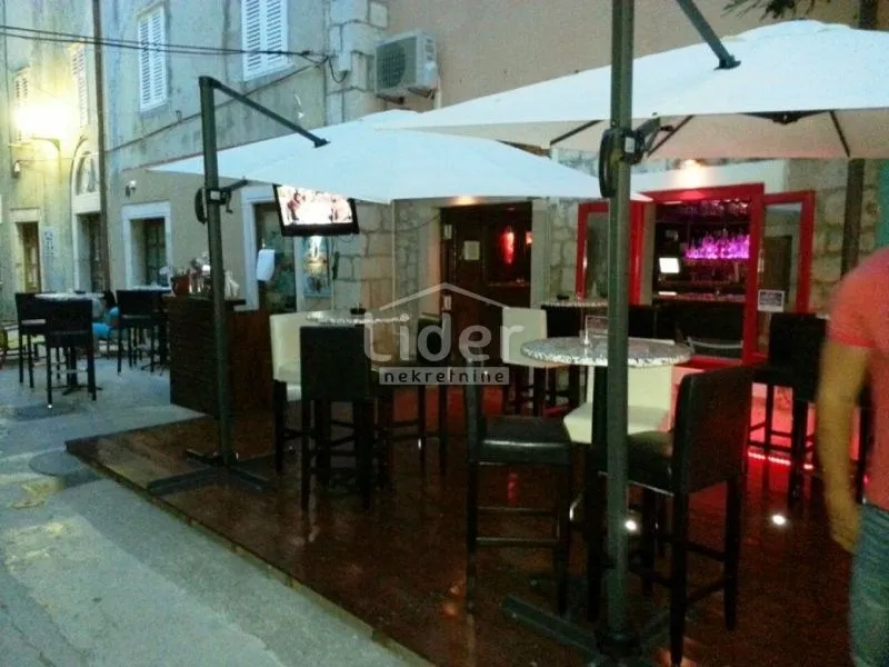 prodaje se poslovni prostor 30 m2 grad rab - slika 2