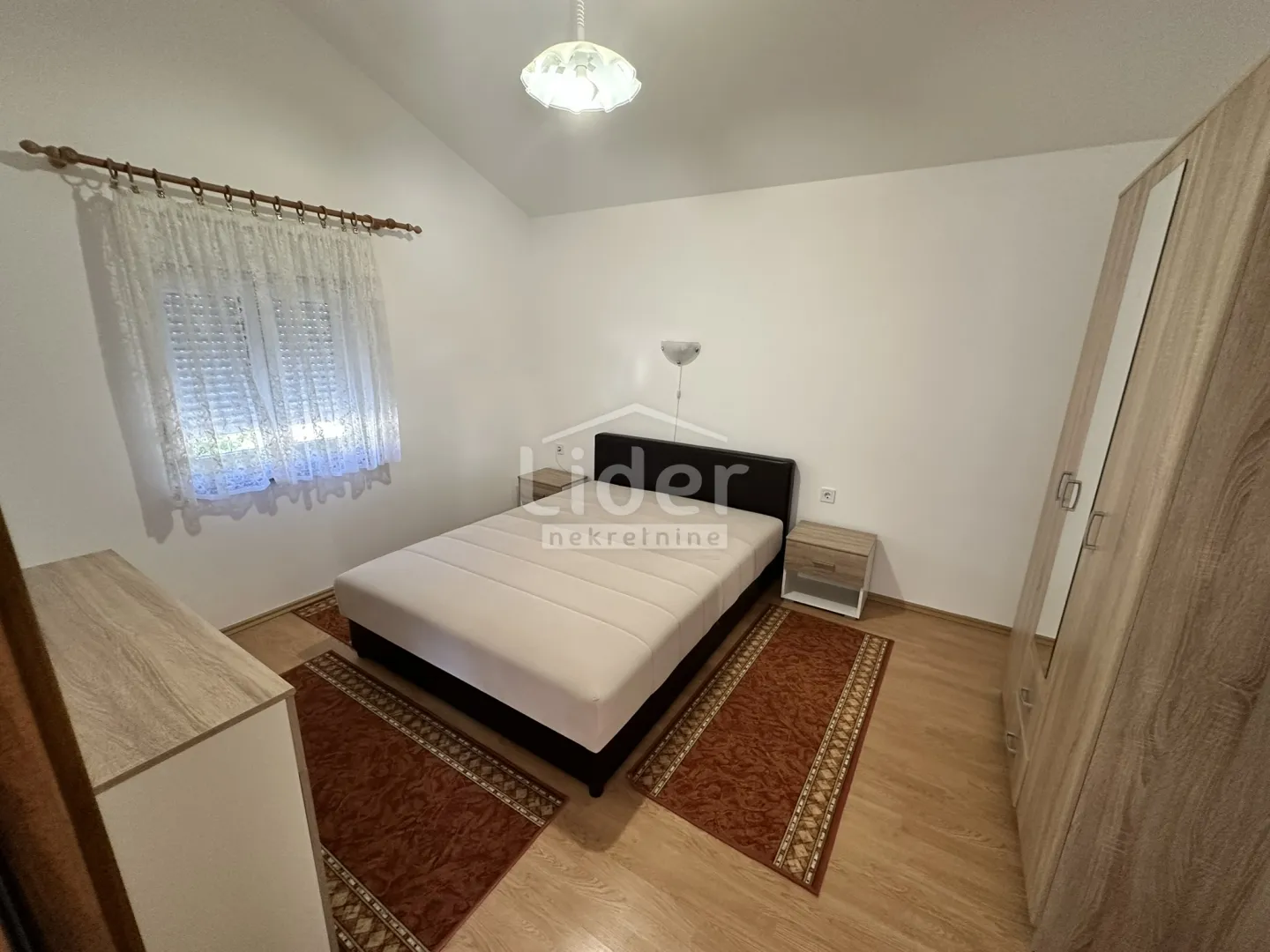 kuća sa 2 stana samo 80m od mora prodaja - slika 24