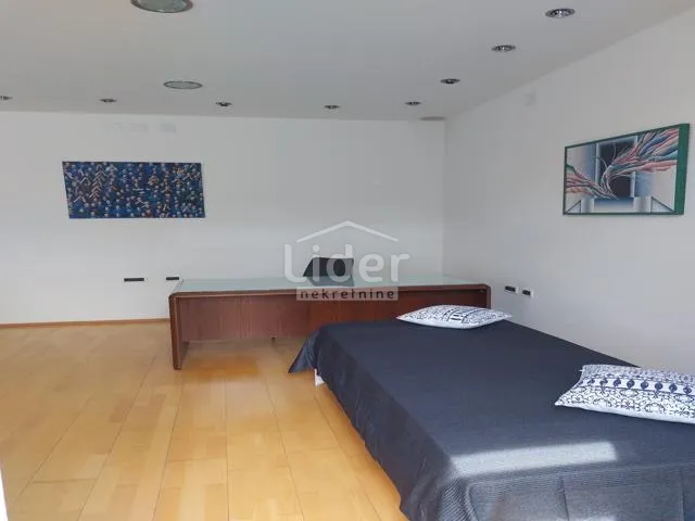 belveder-150m2,2s+db,3 balkona s pogledom na grad i more - slika 22