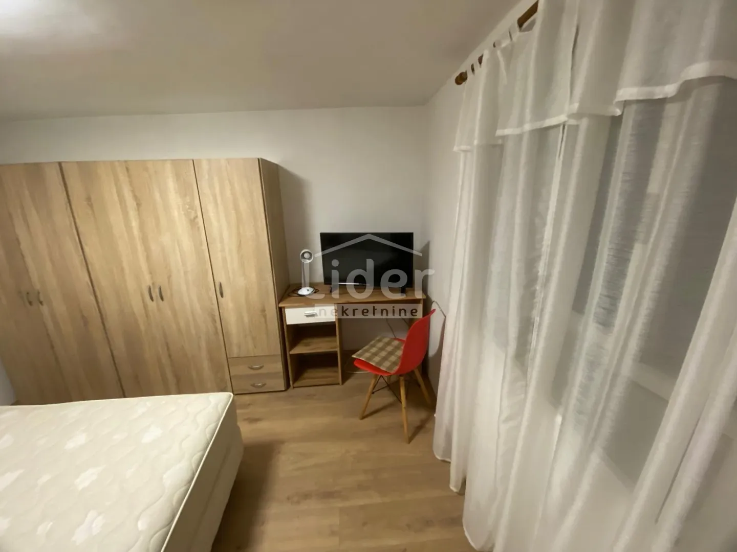 gornja vežica, 1s-stan sa terasom, namješten - slika 4