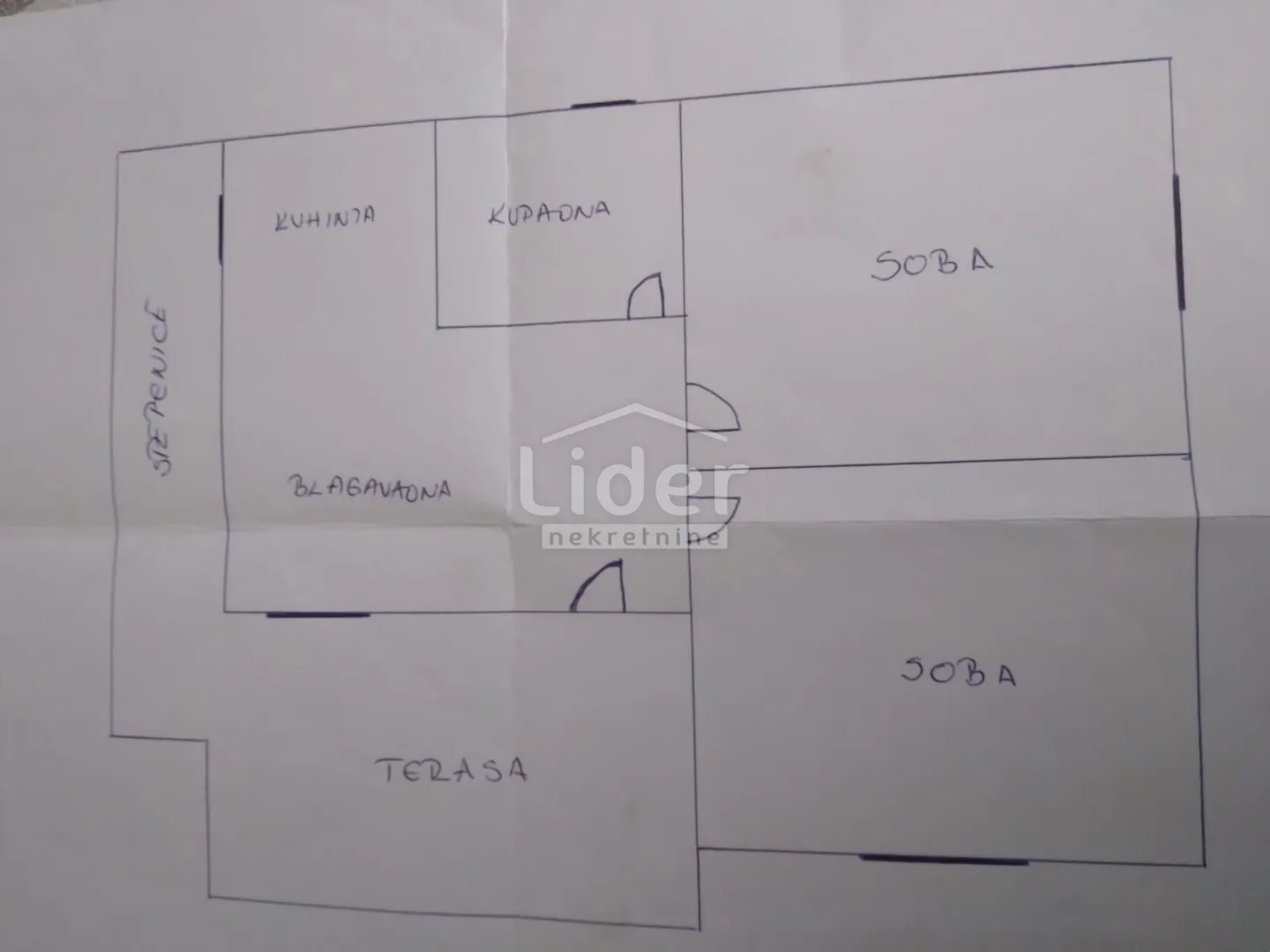 kuća sa 2 stana na samo 250m od mora - slika 25