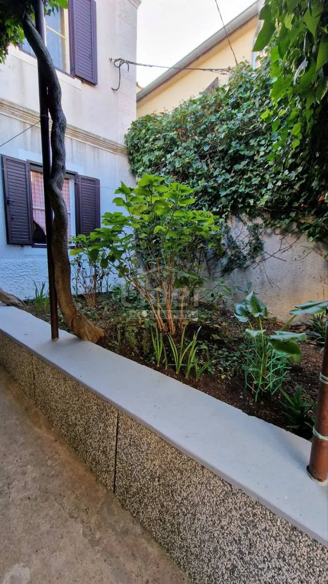 dvije samostojeće kuće u centru malog lošinja - slika 3