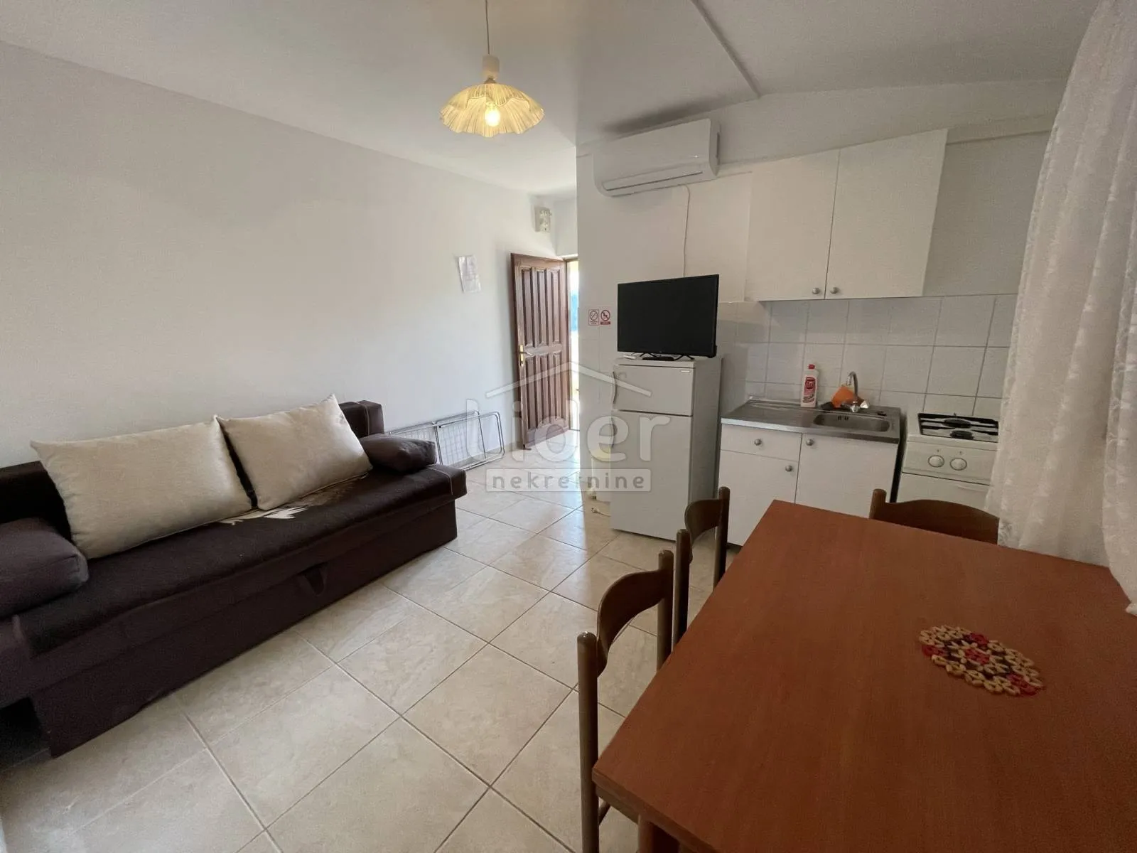donji karin, kuću sa 5 apartmana prodajemo - slika 13