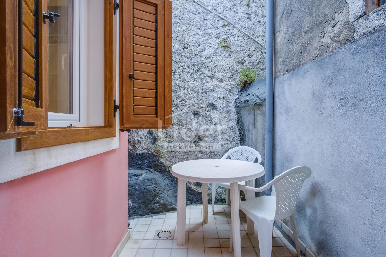 stan s pogledom na more i luku – veli lošinj - slika 10