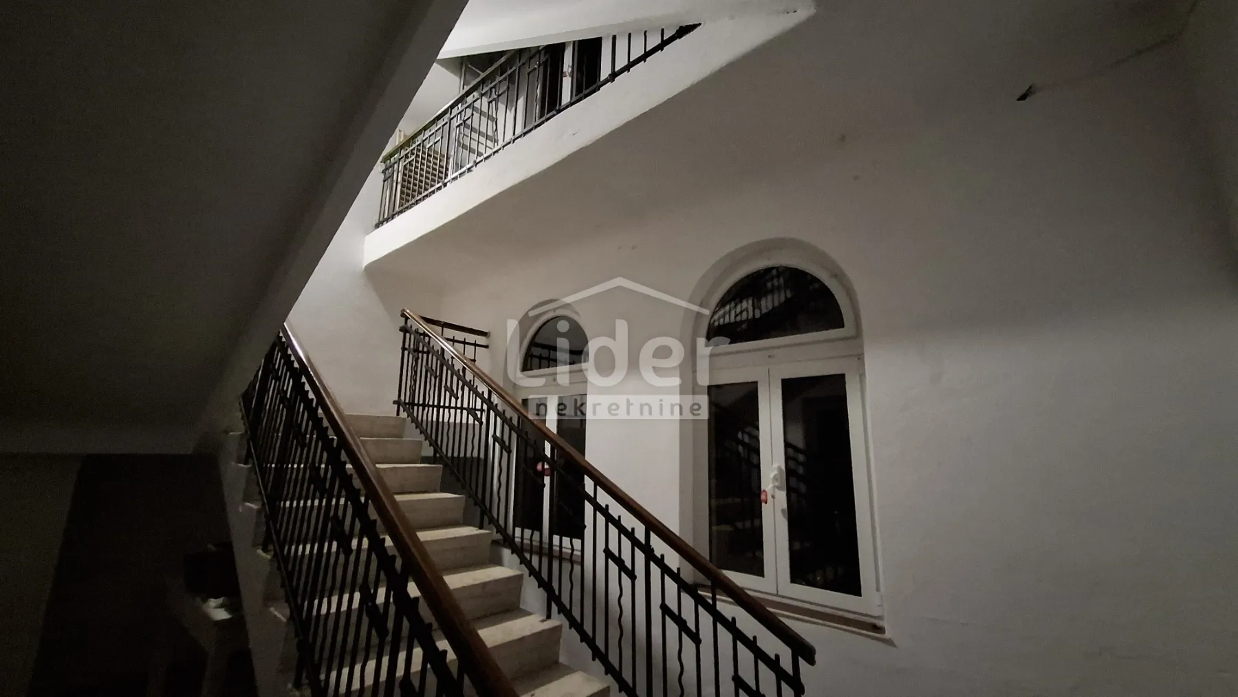 stan bakar, 120m2, 5skl, 1.300 €/m2 - slika 2