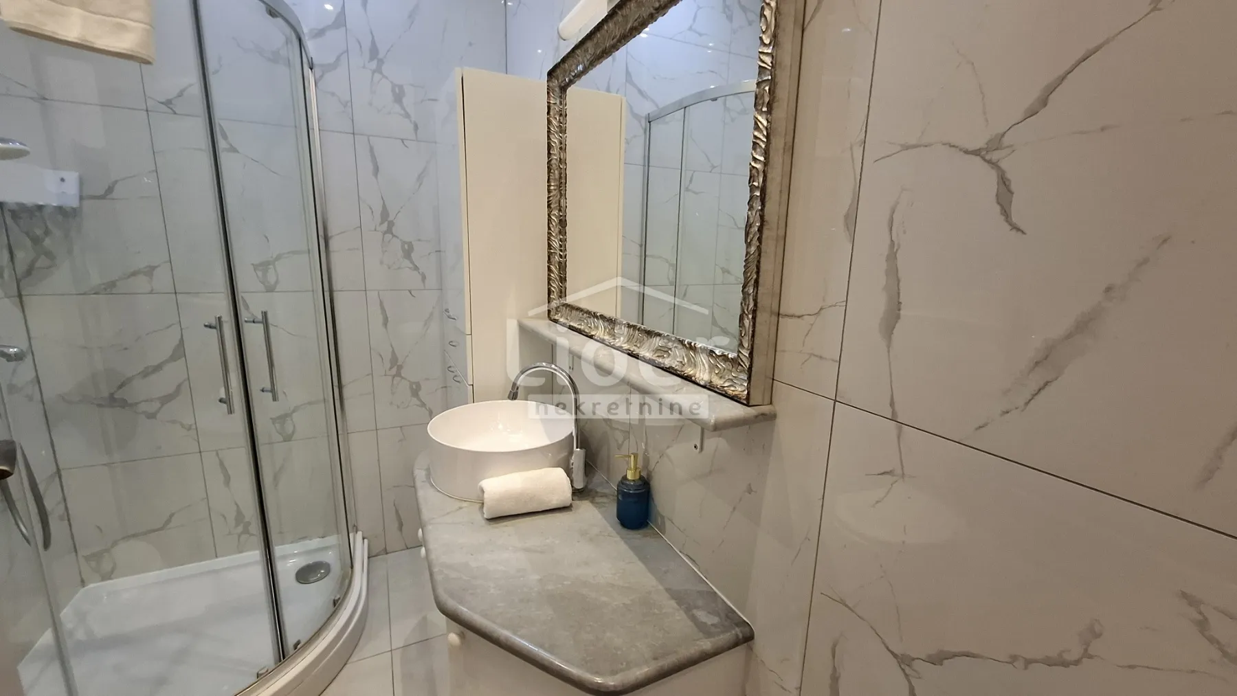 centar - 2 studio apartmana - slika 13