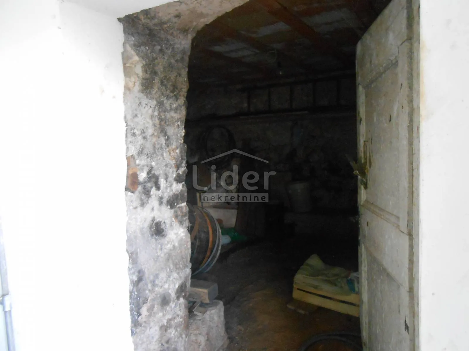 brseč kuća u prirodi s pogledom na more - slika 15