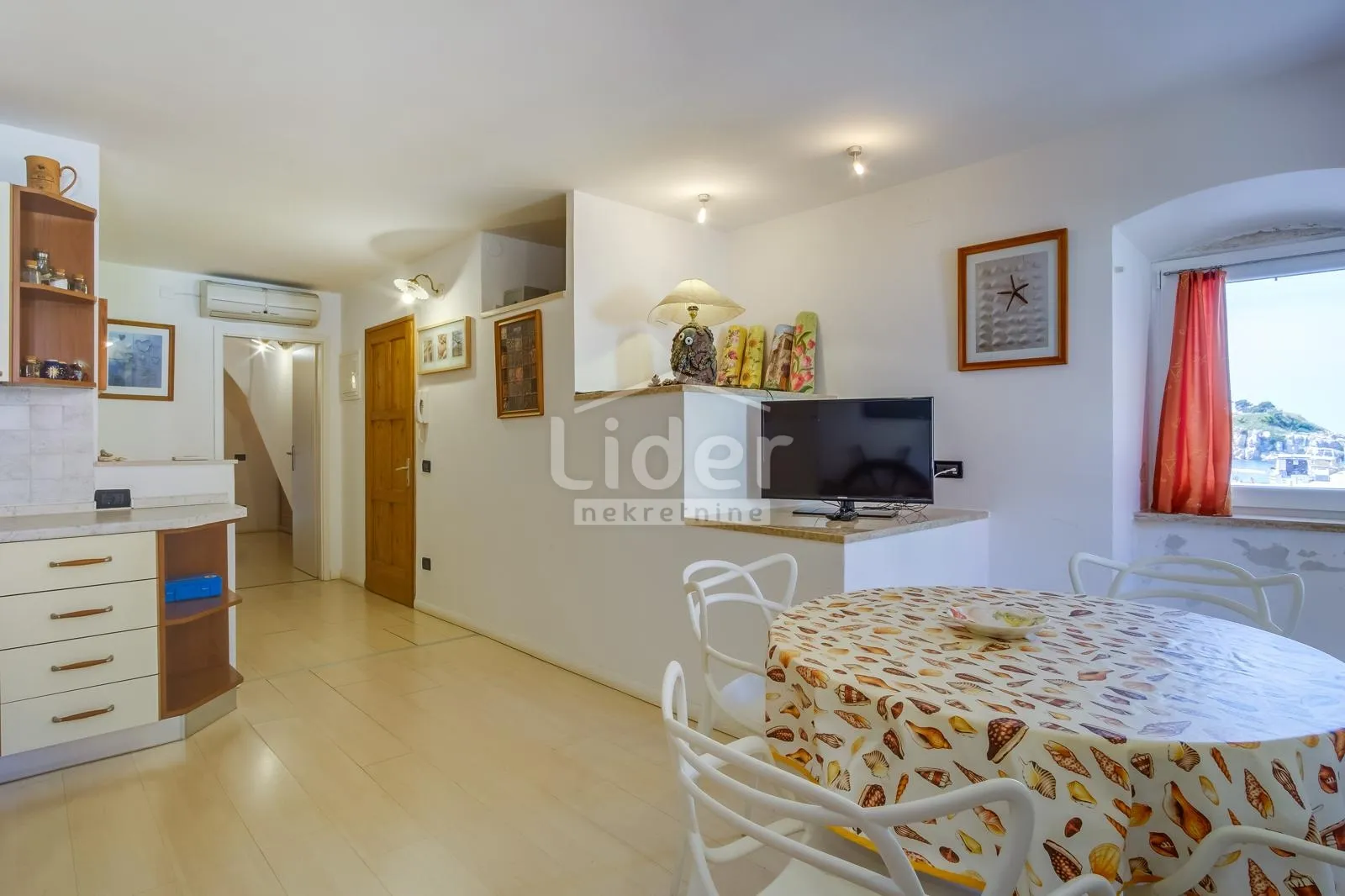 stan s pogledom na more i luku – veli lošinj - slika 5