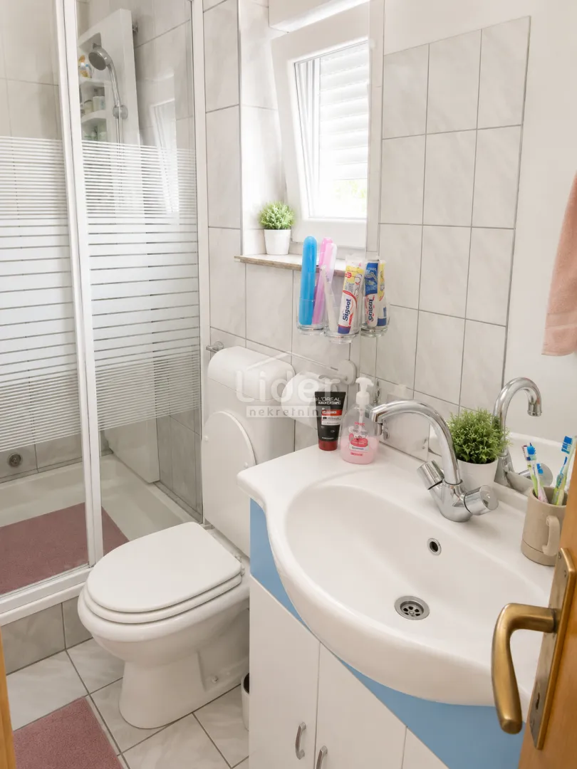 kruševo, kuću sa 3 stana i garažom prodajemo - slika 8