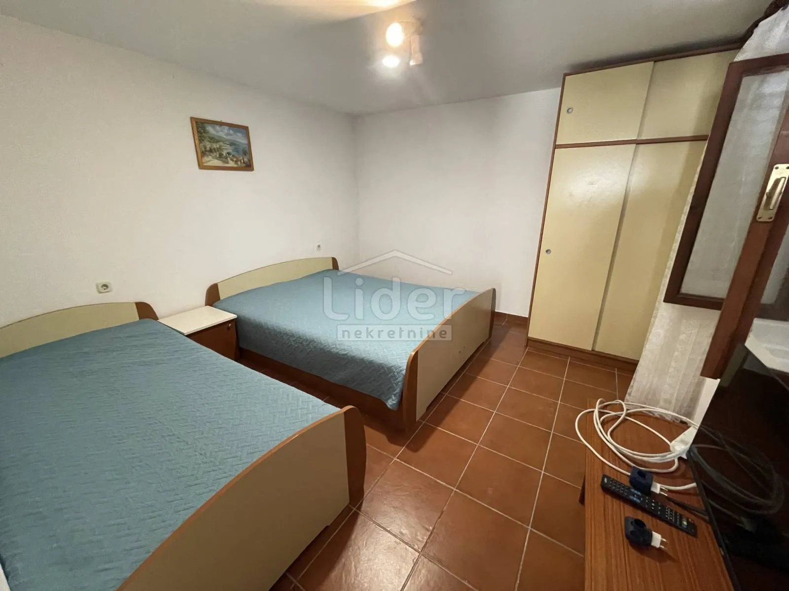 donji karin, kuću sa 5 apartmana prodajemo - slika 30