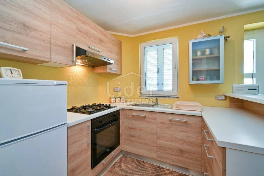 malinska kuća s 2 stana i okućnicom od 330m2 - slika 6