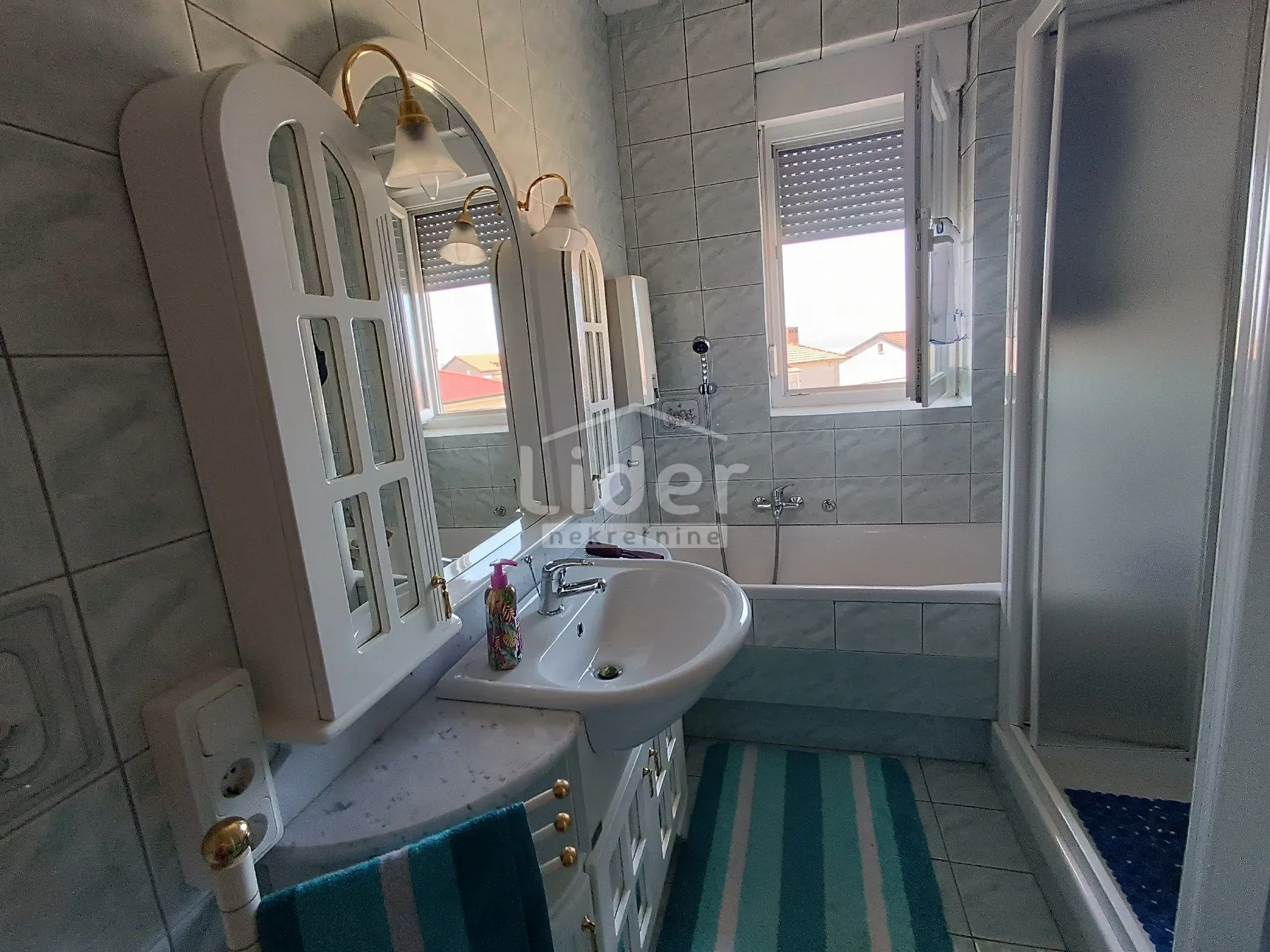zamet kuća sa 4 stana, 1 zona, 385.000 € - slika 28