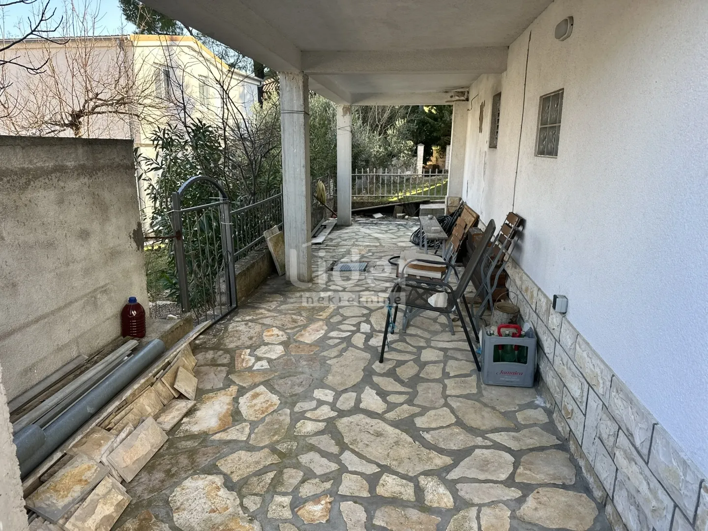 donji karin, kuća sa 3 stana i pogledom na more - slika 27