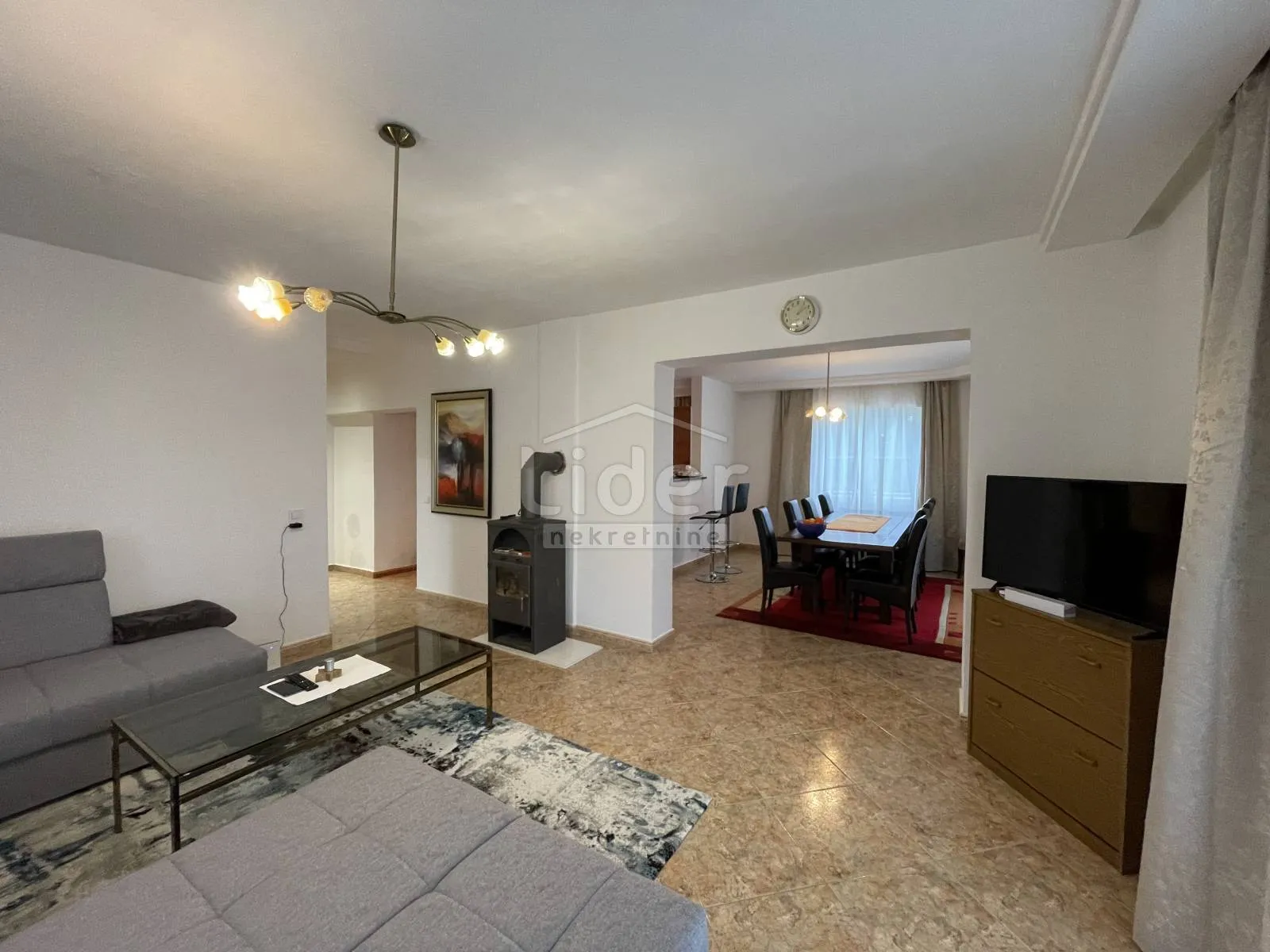 apartmanska kuća na traženoj lokaciji - slika 10